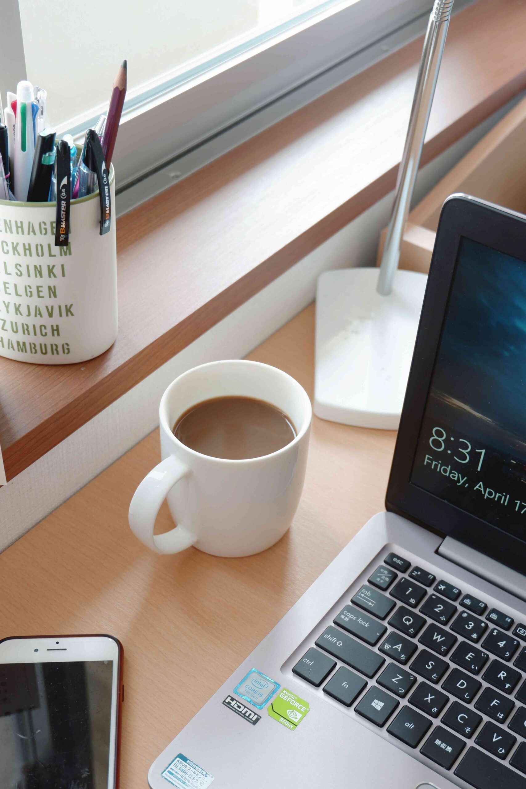 How to Bring Good Feng Shui Into Your Home Office
